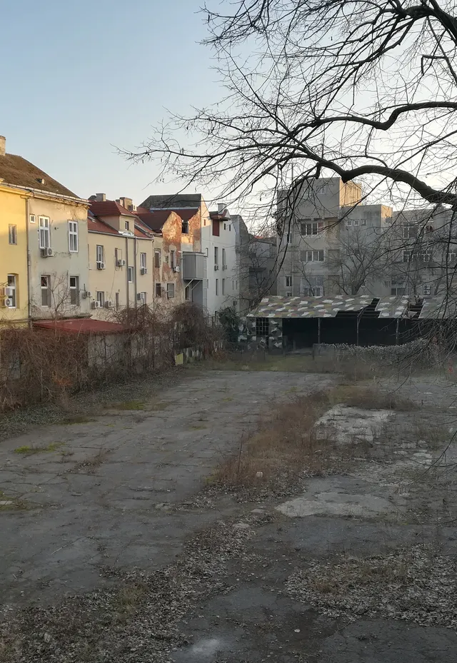 O curte interioară în practică
