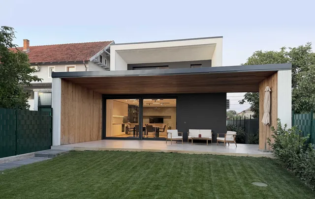 W HOUSE